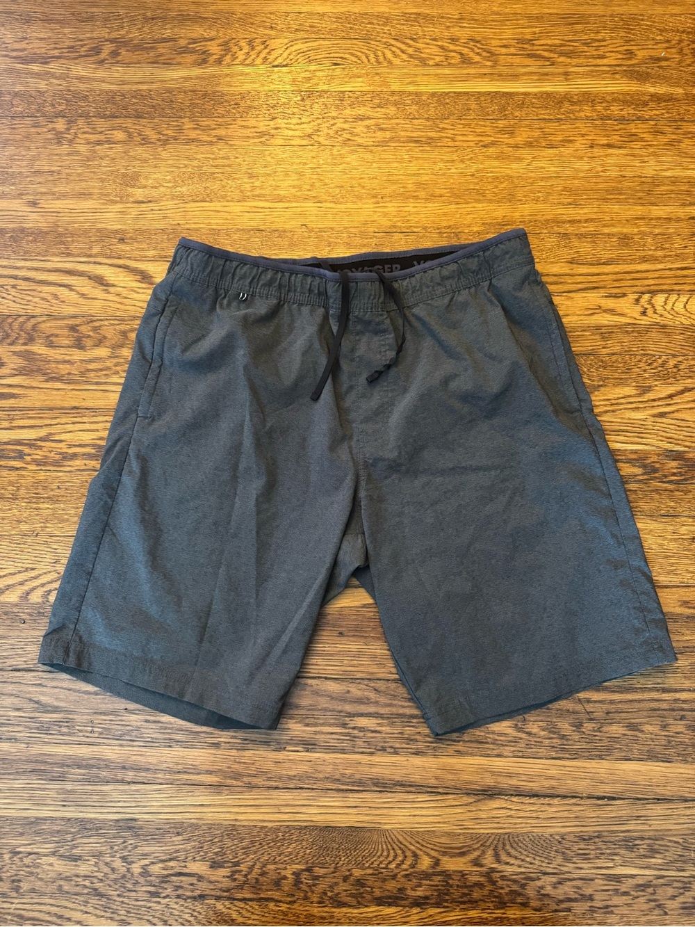 VOYAGER SHORELINE STYLE SHORTS. Size XL Men's Gray Drawstring Performance Shorts
